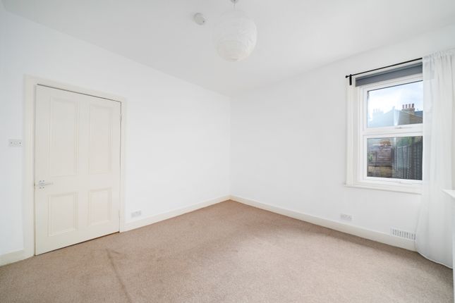 151, Tranmere Road, London photo 4
