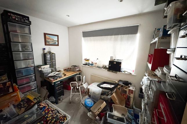 63 Field Lane, Camberley photo 4