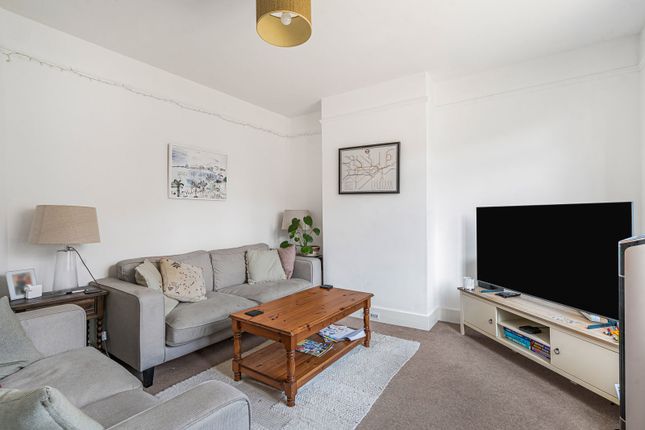 4, Edward Road, Farnham photo 2