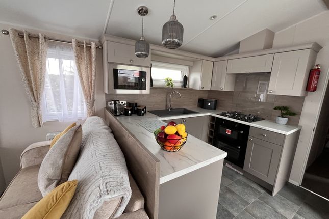 Willerby Salisbury, Poulton Plaiz Holiday Park Ltd, Poulton-le-Fylde photo 2