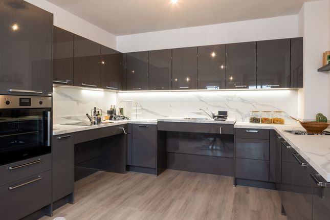 Flat for sale in "Belmond House" at Brook Avenue, Wembley