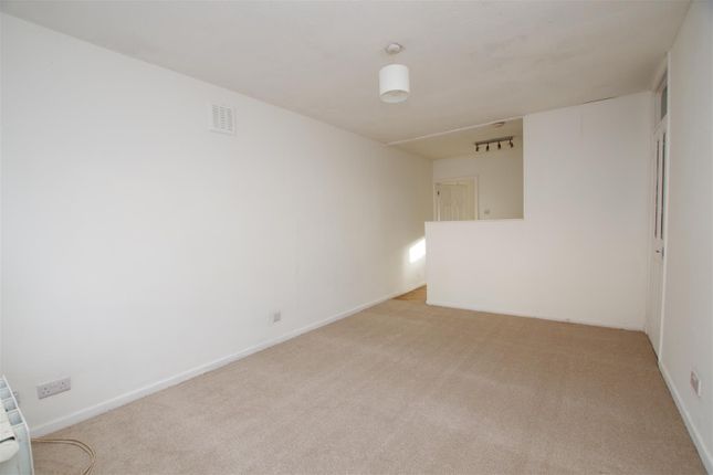 237, Ferndale Road, Swindon photo 3