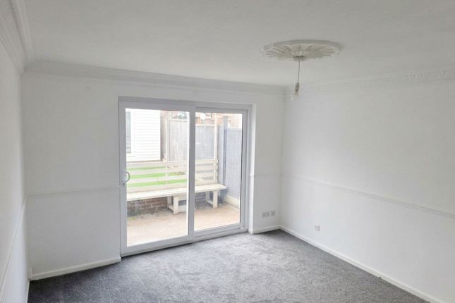 63 North Bank Close, Rochester photo 5