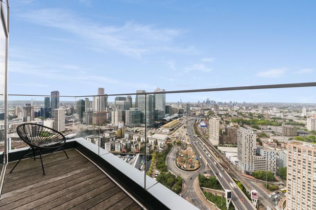 Flat for sale in Charrington Tower, New Providence Wharf, London