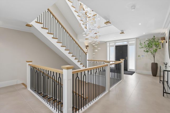 26, Wayneflete Tower Avenue, Esher photo 4