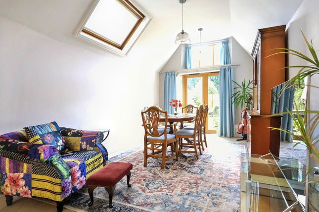 Elm Tree House, 9, Church Green, Witney photo 3