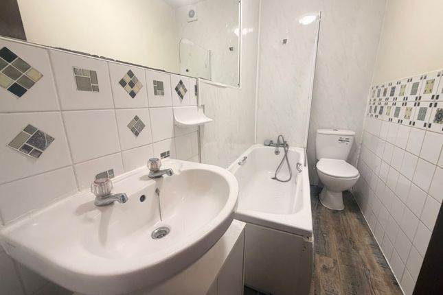 Flat 1, 94 Beach Road, Thornton-Cleveleys photo 5