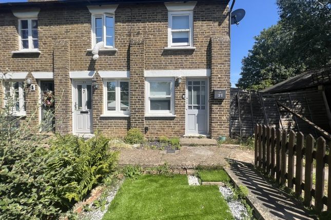 2-bed house on 31, Glebeland Gardens, Shepperton, £1,750/mo