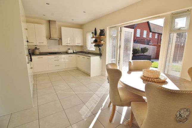 4, Beatty Gardens, Waterlooville photo 2