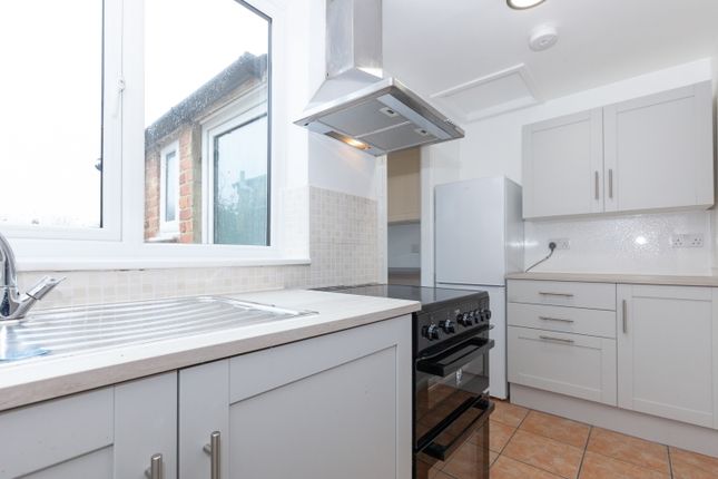 Terraced house to rent in Broughton Road, Banbury