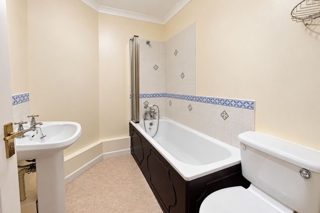 40 Stoke Road, Gosport photo 5
