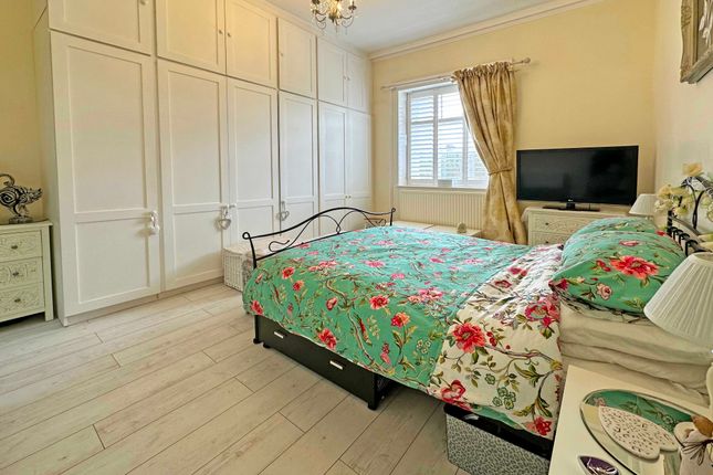Flat for sale in Kenn, Exeter