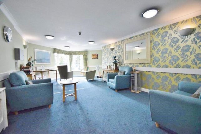 Flat for sale in Northampton Avenue, Slough, Berkshire