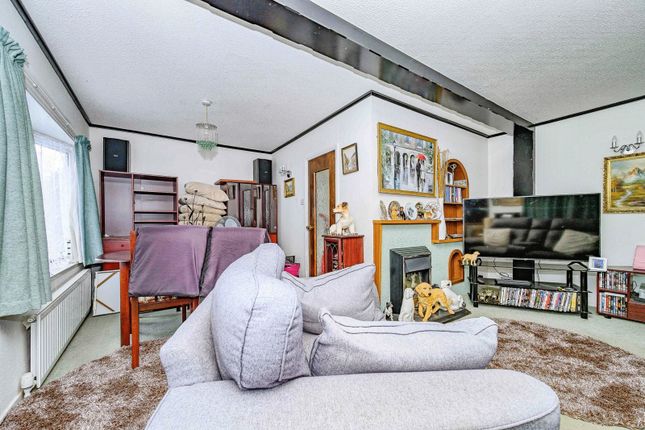 42, Little Meadow, Woodside photo 4