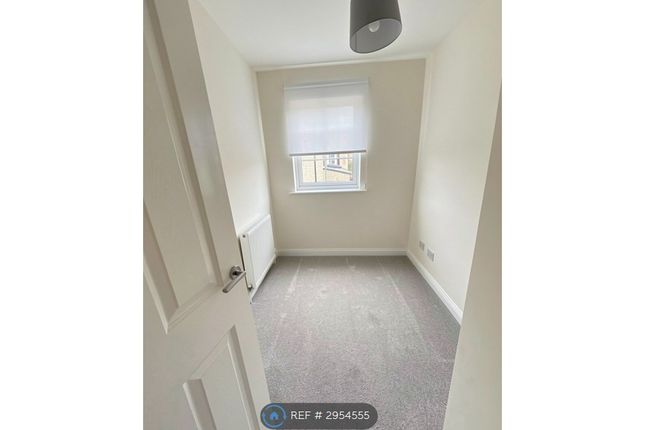 Fetlock Drive, Bradford photo 3