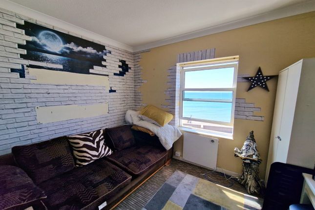 Flat 20, 20 Connaught House, The Esplanade, Bognor Regis photo 3