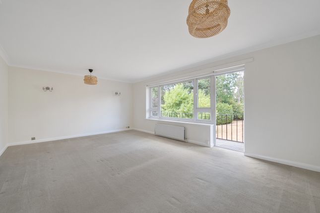 8, Conifers, Weybridge photo 4