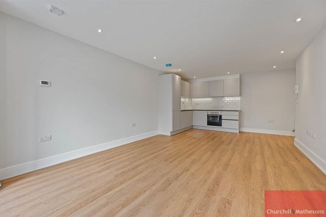 Flat Flat 8 Elsmor Court, 69, Manor Park Road, London photo 4