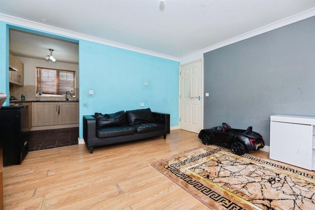 199, Caspian Way, Purfleet-On-Thames photo 4