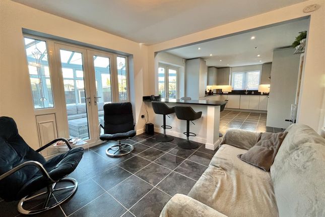River View, 67, New Road, Glossop photo 2