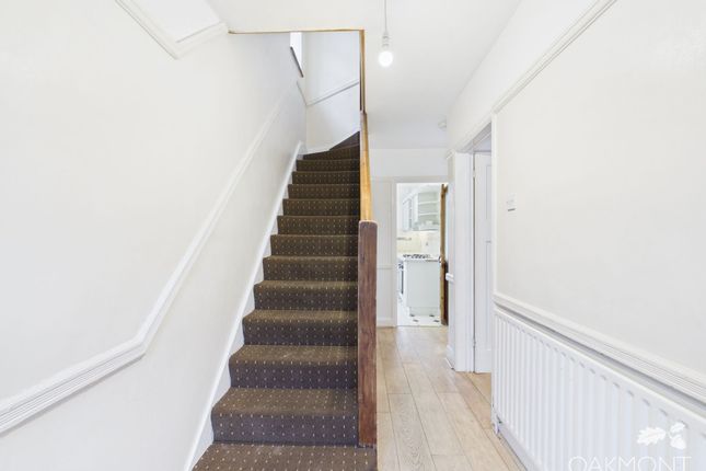 84 Suttons Avenue, Hornchurch photo 2