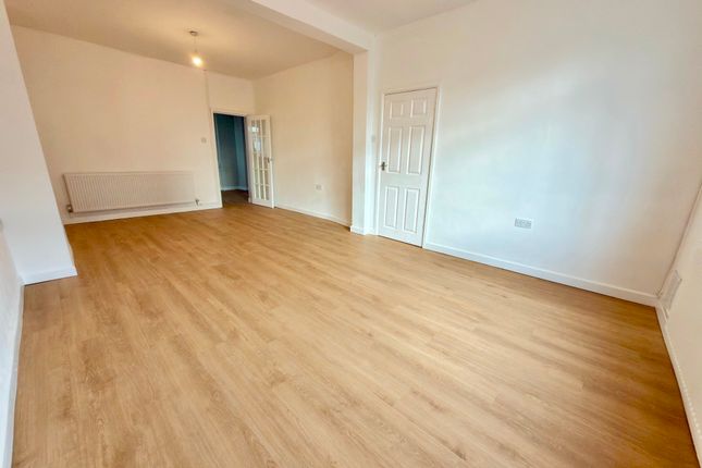 1 Sherbourne Road, Pontypool photo 4