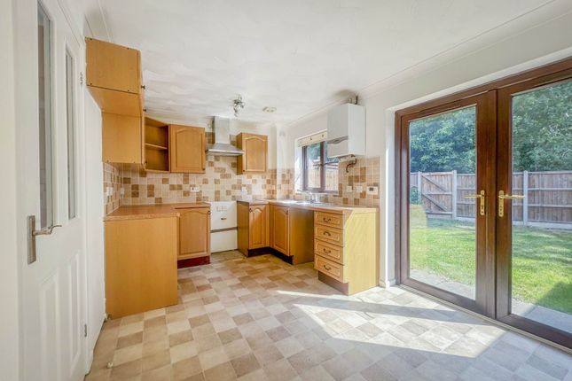 13, Fern Drive, North Walsham photo 3