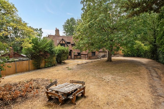 3, Esher Place Avenue, Esher photo 2