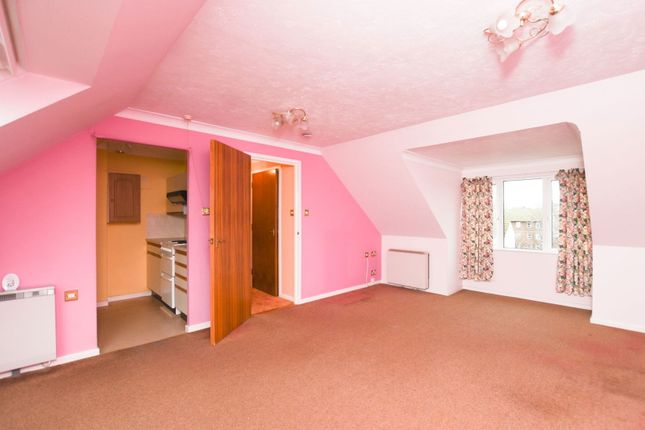 1-bed flat on 45 Oakland Court, Kings Road, Herne Bay, £105,000
