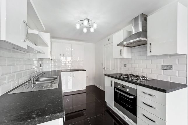 19, Armfield Grove, Leigh photo 3
