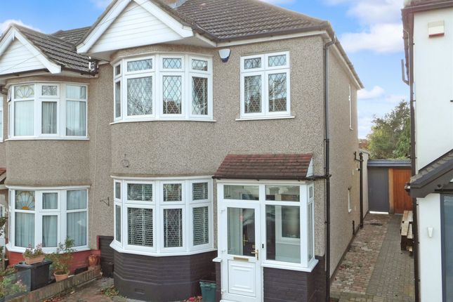 Thumbnail Semi-detached house to rent in Hawthorn Road, Buckhurst Hill
