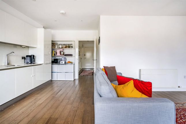 Flat for sale in Assembly Passage, Stepney Green, London