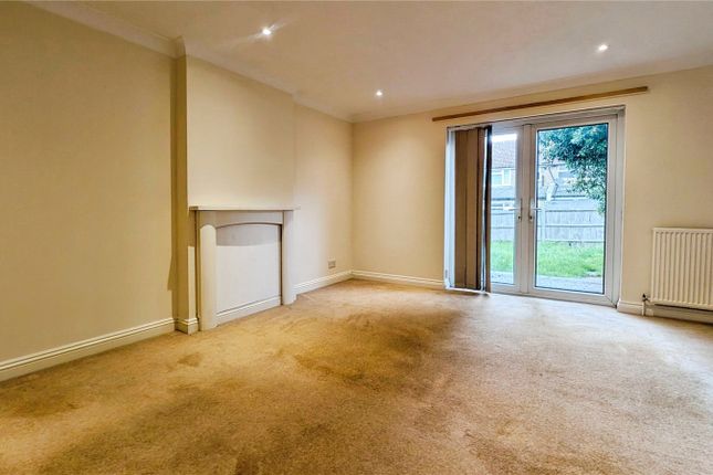 4, Morris Close, Croydon photo 2