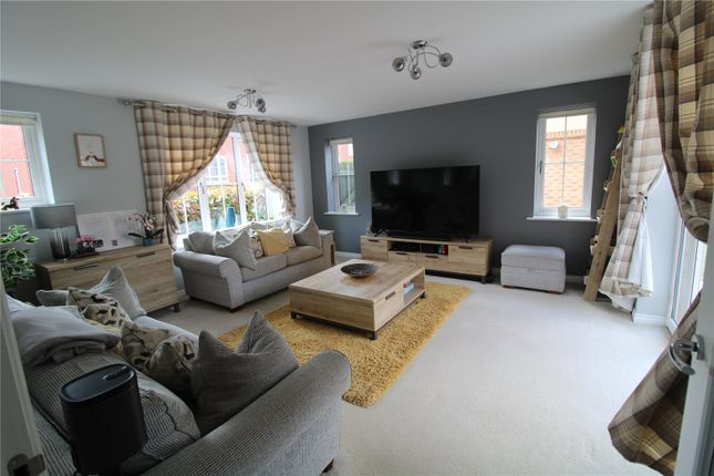 49, Ploughman Drive, WOODFORD HALSE photo 2