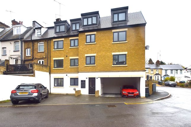 Thumbnail Flat for sale in Glenview Road, Boxmoor