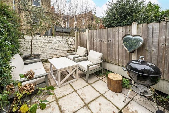 27A, Holdenby Road, London photo 4