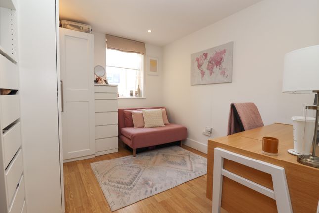 Flat for sale in Brighton Road, Surbiton