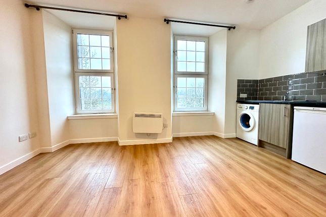Studio to rent in High Street, Dumbarton, West Dunbartonshire