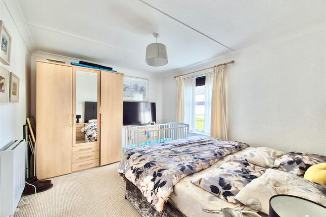 13, Tor Close, Porthleven photo 4