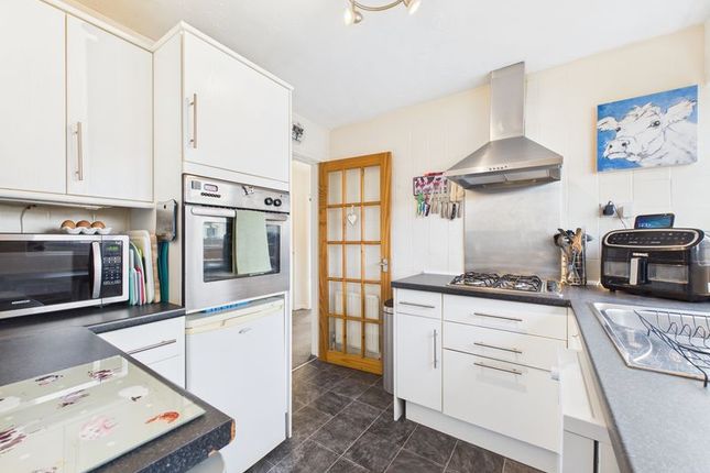 145a, Coulsdon Road, Caterham photo 4