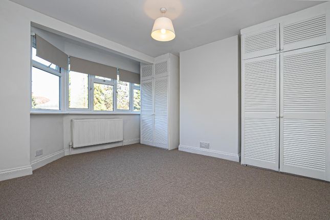 Flat for sale in Westview Drive, Woodford Green
