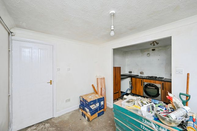 27, Grafton Close, Sutton-in-Ashfield photo 3