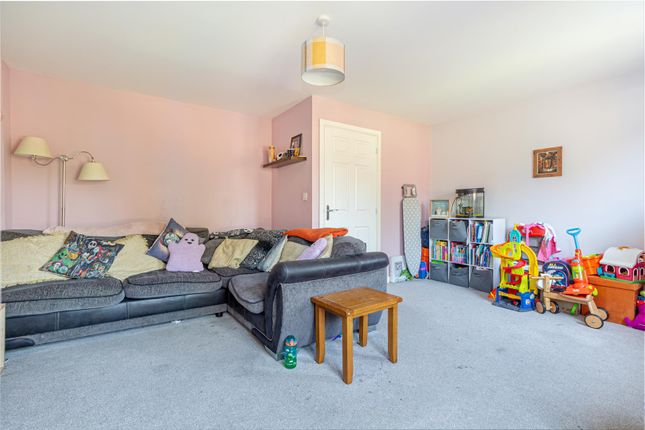 32, Skylark Rise, Worcester photo 2