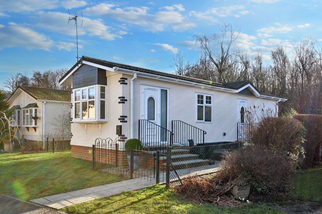 Thumbnail Mobile/park home for sale in Canterbury Road, Charing