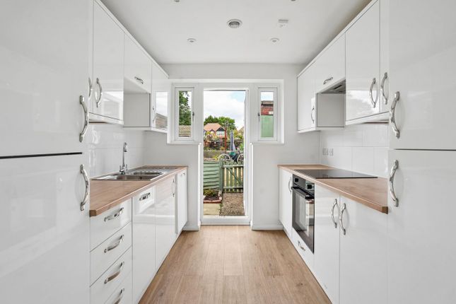 10, Heatherden Green, Iver photo 3
