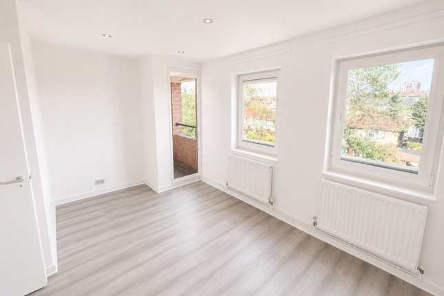 39, Lyneham Walk, London photo 4