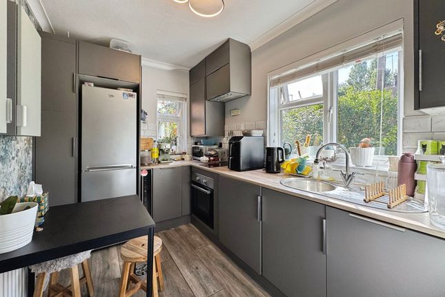 134 Booth Road, London photo 2