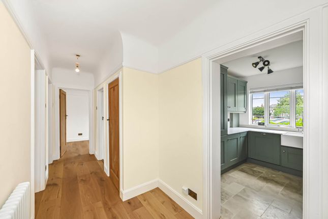 38 Edmonscote, Cleveland Road, London photo 3