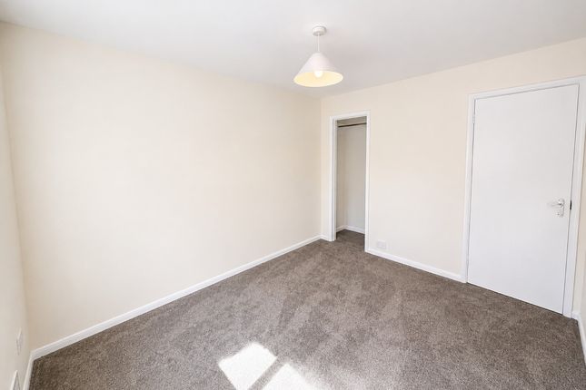 76, Basildon photo 5