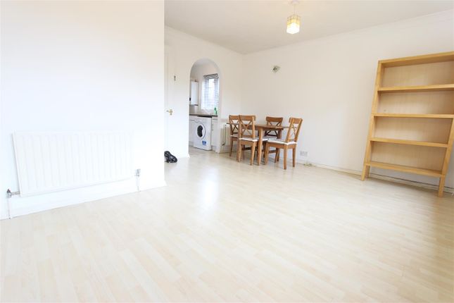 Flat to rent in Waverley Road, Enfield